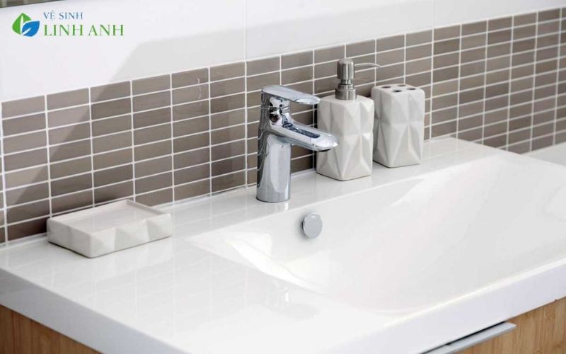 Giải Pháp Tẩy Trắng Bồn Rửa Mặt Nhanh Gọn Cho Người Bận Rộn 